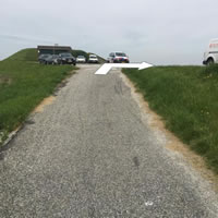 Ga rechtsaf en volg het voetpad met uitzicht over het Nationaal Park Oosterschelde